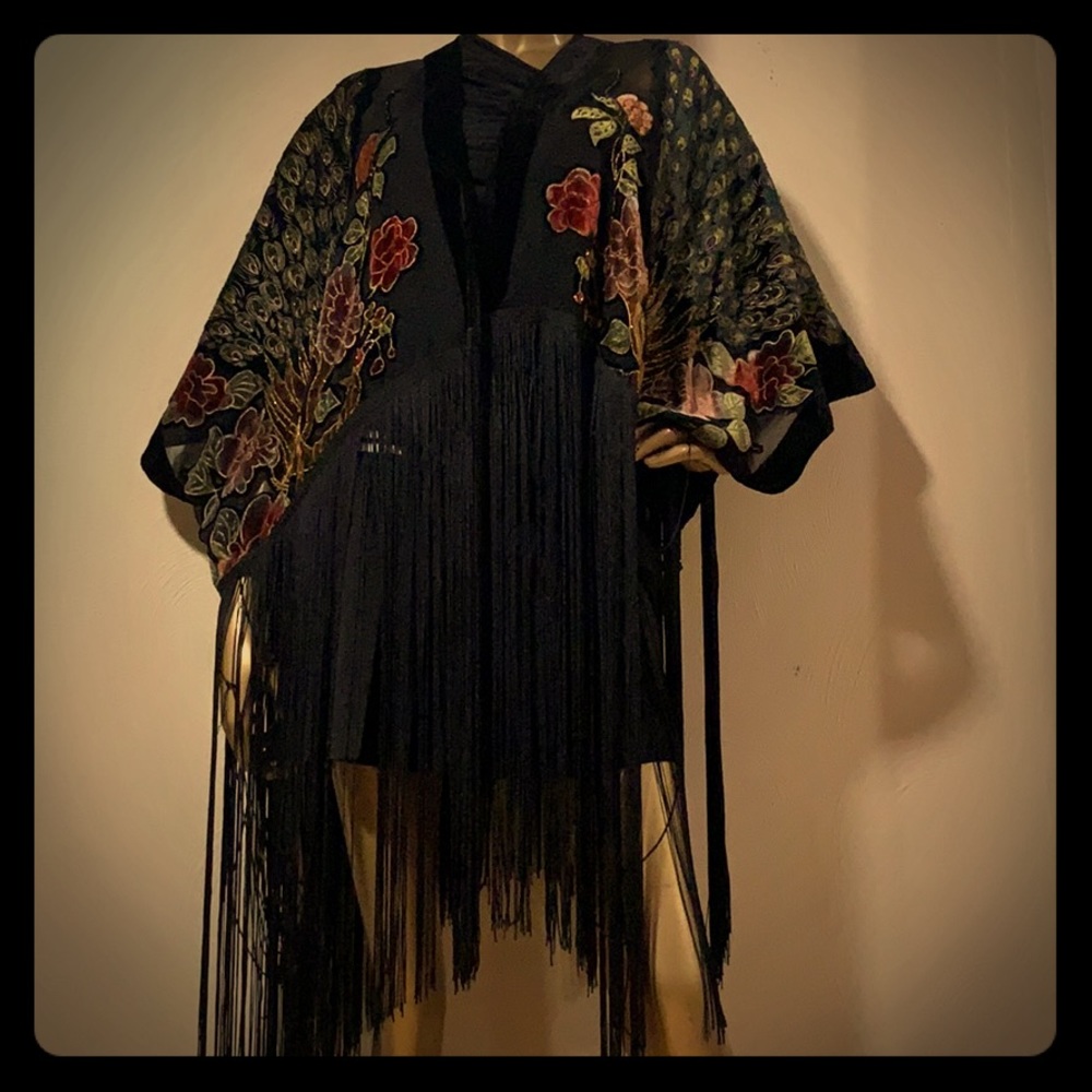 GoRgEous embroidered vintage cape